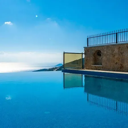 Villa Fantastic Kalkan With Heated Infinity Pool & Amazing Sea Views *
