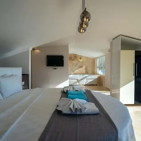 Villa Fantastic Kalkan With Heated Infinity Pool & Amazing Sea Views *