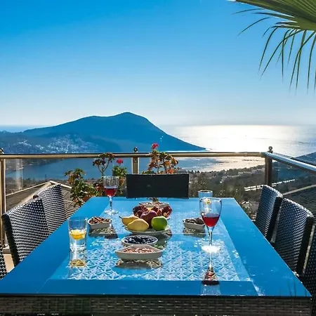 فيلة Fantastic Kalkan With Heated Infinity Pool & Amazing Sea Views كاس