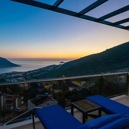 فيلة Fantastic Kalkan With Heated Infinity Pool & Amazing Sea Views كاس